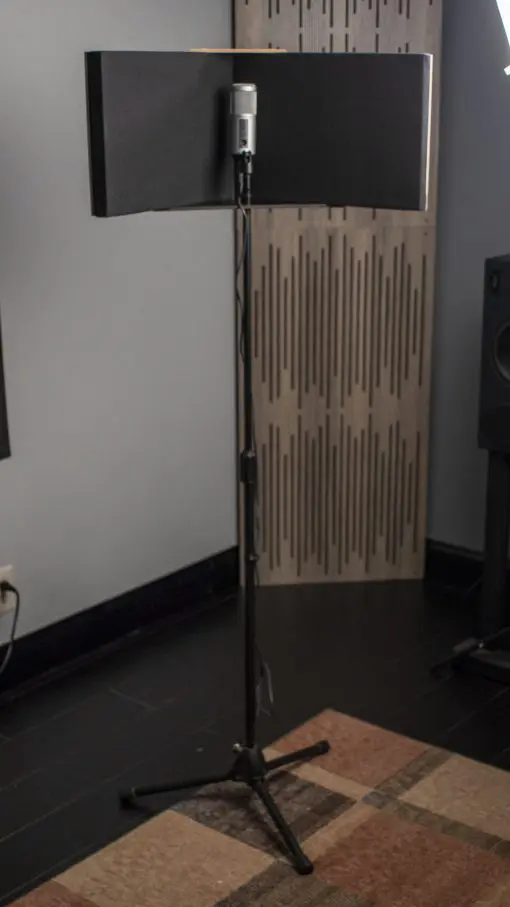 GIK Acoustics VISO Booth Full shot with mic stand
